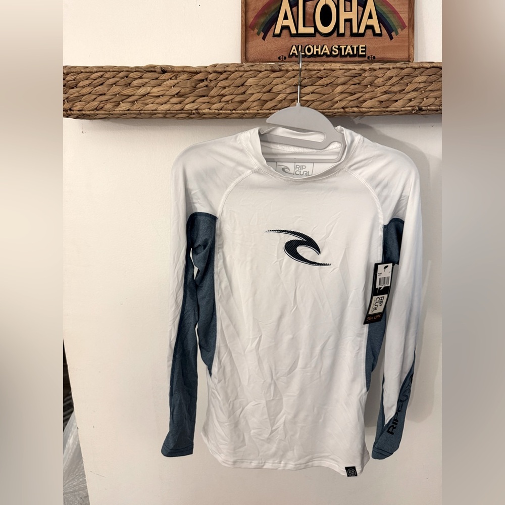 NWT Rip Curl UPF 50+Long-sleeve Stone Blue Rash Guard Top Surf Size Small Unisex